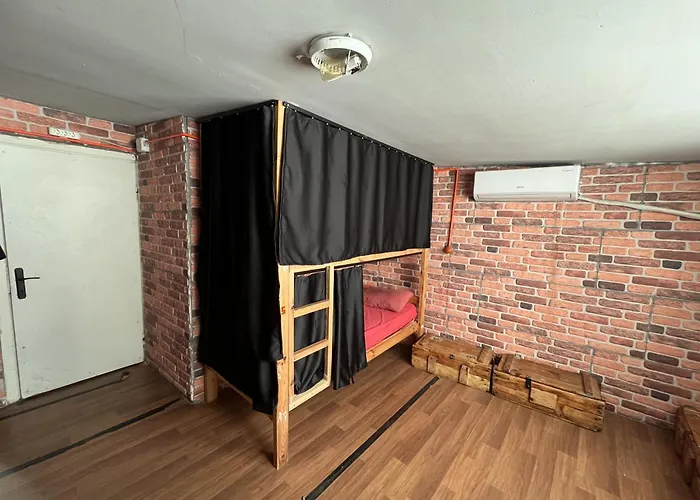 Lola Backpacker'SHostel